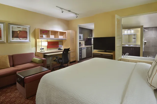 استوديو بسرير كينج مع أريكة، Marriott S Towneplace Suites Thunder Bay 5/10