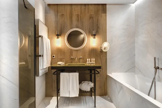 Eiffel, Junior Suite, Queen Bed، Le Demeure Montaigne 6/10