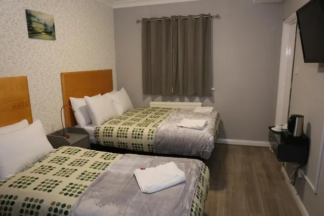 Standard, Quadruple, Double and Twin Beds, Elstree Inn 1/1
