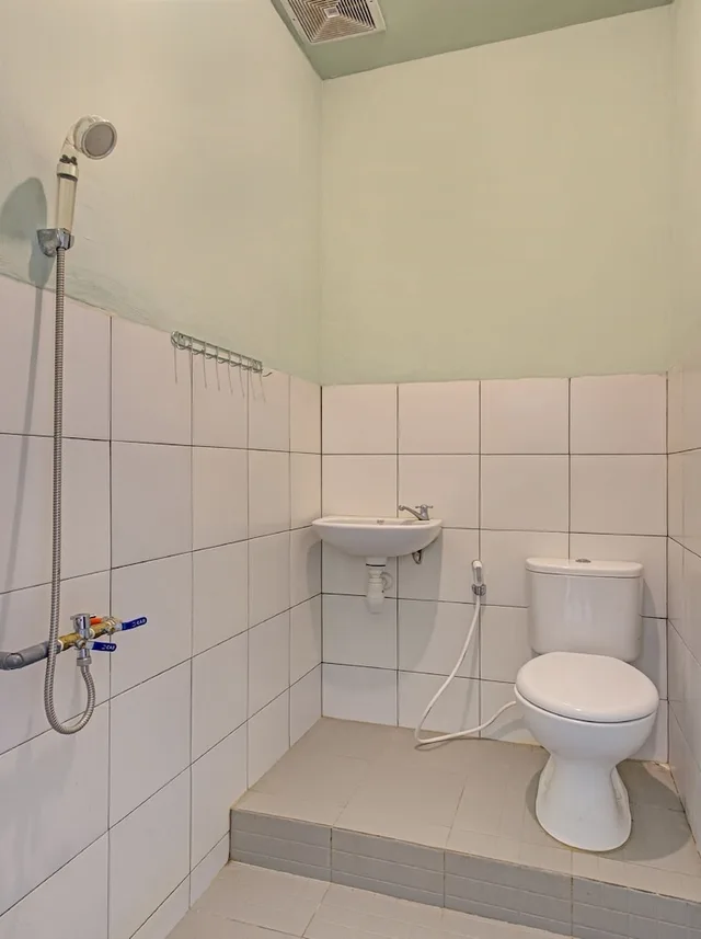غرفة قياسية بسرير مزدوج، Hotel O Villa Inn App Trawas Bintaro Syariah 10/10