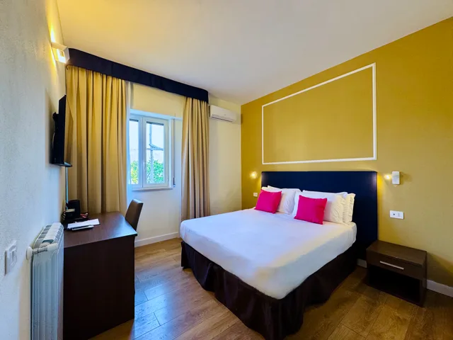 Standard, Double or Twin Bed, Hotel La Pergola Sorrento 2/6
