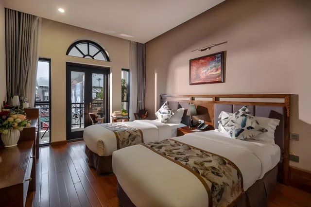 غرفة ديلوكس بسرير مزدوج أو سريرين منفصلين بإطلالة على المدينة بحوض استحمام، Canvas Sapa Legend Hotel 2/2