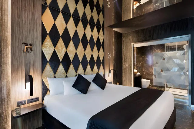 Elegant, 1 King and 1 Single Beds، H Hotel Adults Only 1/1