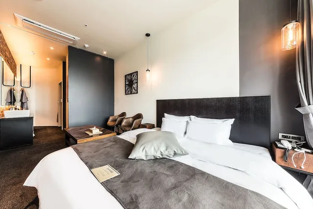Avenue, Ocean, Double Bed, Balcony، H Avenue 1/5