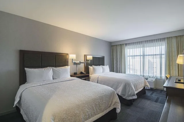 Room, Queen Bed, Accessible, Hampton Inn Chicago North/Loyola Station 1/2