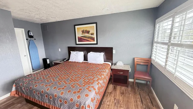 غرفة بسرير كينج، Fireside Inn Santa Cruz 4/10