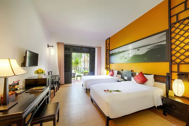 غرفة عائلية بسرير مزدوج وسريرين منفصلين بإطلالة على الحديقة، Hoi An Beach Resort 2/3