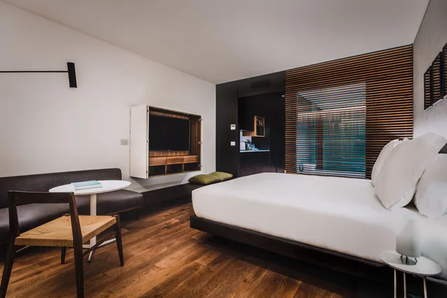 Standard, Double Bed, SLS Buenos Aires Puerto Madero 1/1