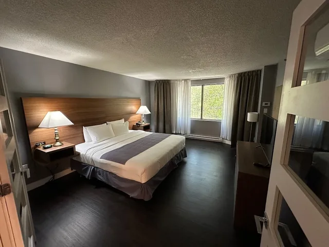 جناح تنفيذي بسرير كوين مع أريكة، Hotel Chrome Montreal Centre Ville 1/3