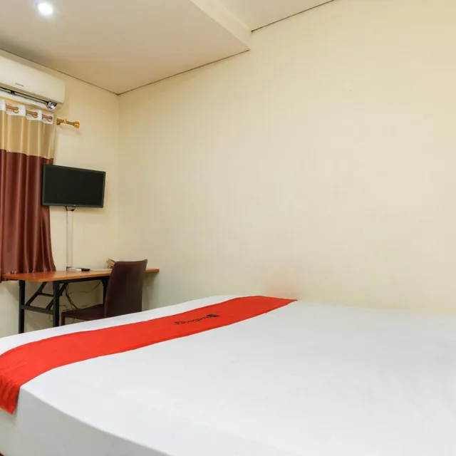 غرفة بسرير مزدوج، Reddoorz Plus Jalan Pemuda Jakarta 8/10
