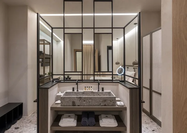 جناح جونيور بسرير كينج بإطلالة على الحديقة بجاكوزي، Aeonic Suites and Spa - Adults Only 4/4