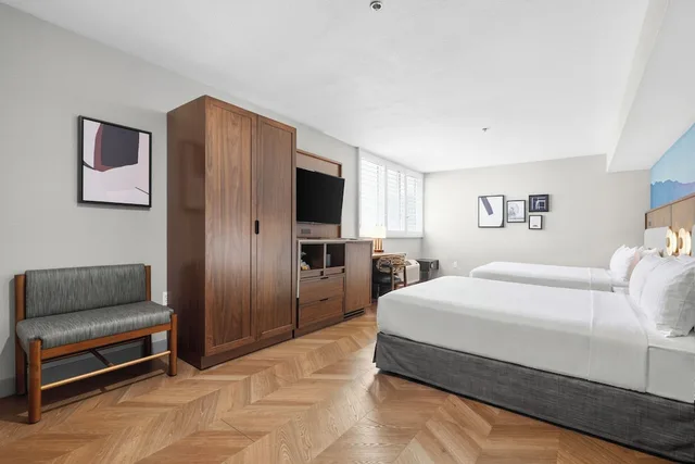 Standard, 2 Queen Beds, Gateway Hotel Santa Monica 1/7