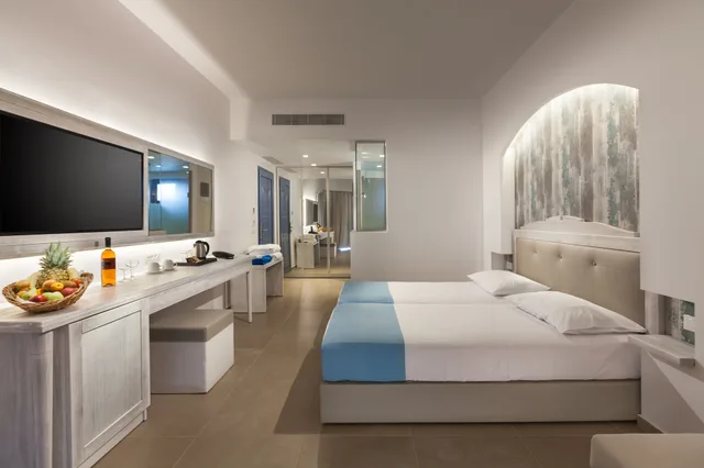 بنغل بريميوم بسرير مزدوج بإطلالة على البحر مع أريكة، Aeolos Beach Hotel 2/5