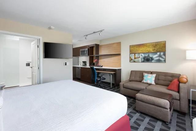 جناح استوديو بسرير كينج مع أريكة، TownePlace Suites Las Vegas Stadium District 5/8