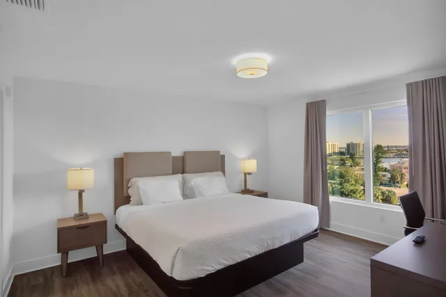 2 Bedrooms, Suite, King and Queen Bed, Bay View, Sofa، The Avalon Club 2/5