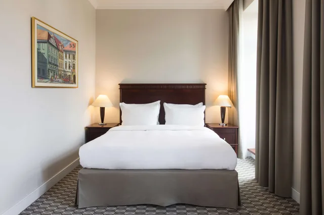 Premium, Queen Bed, Square View, Terrace، Radisson Blu Carlton 5/10