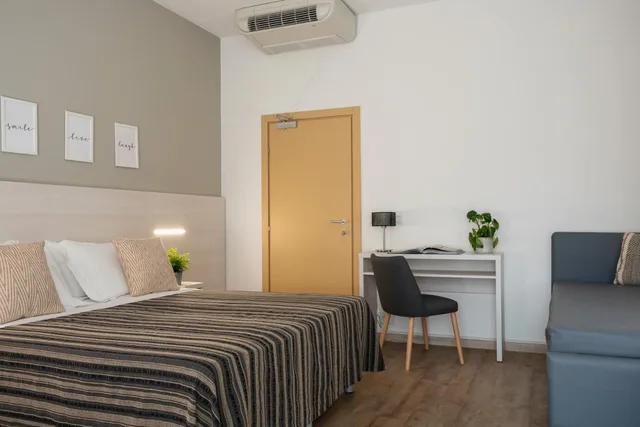 غرفة قياسية ثلاثية، Club Hotel 1/8