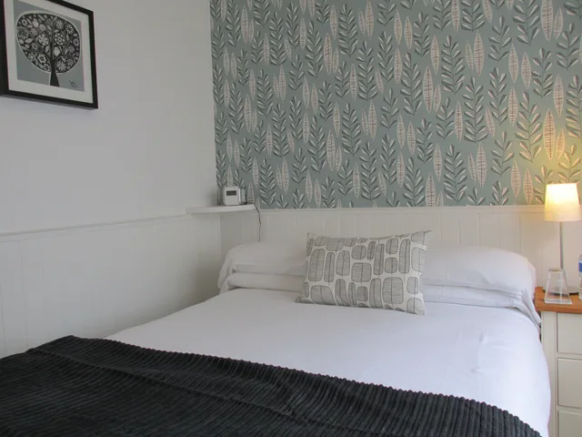 Room, Double Bed, The White House 6/10
