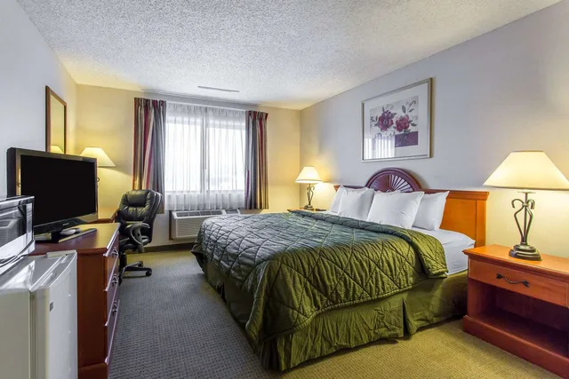 غرفة بسرير كينج لذوي الإعاقة، Quality Inn Delta Gateway to Rocky Mountains 1/2
