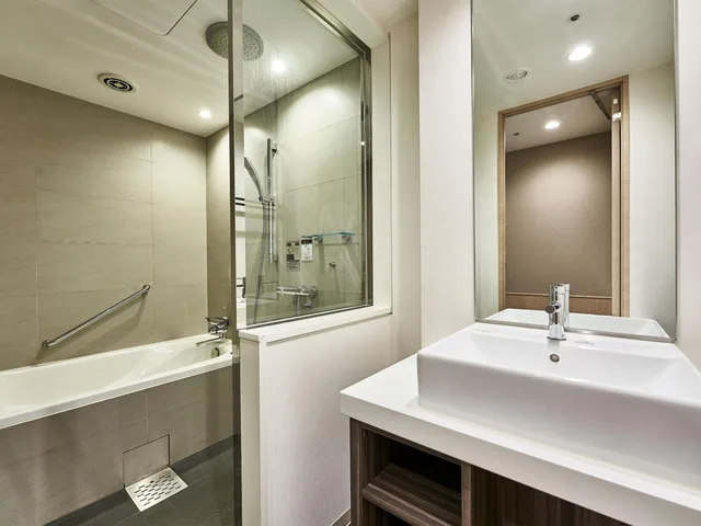 Hollywood Twin with Extra Bed - Non-Smoking، DEL style Osakashinsaibashi by Daiwa Roynet Hotel 3/3