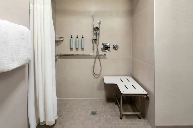 room, 2 queen beds, Courtyard Pittsburgh Airport 9/9