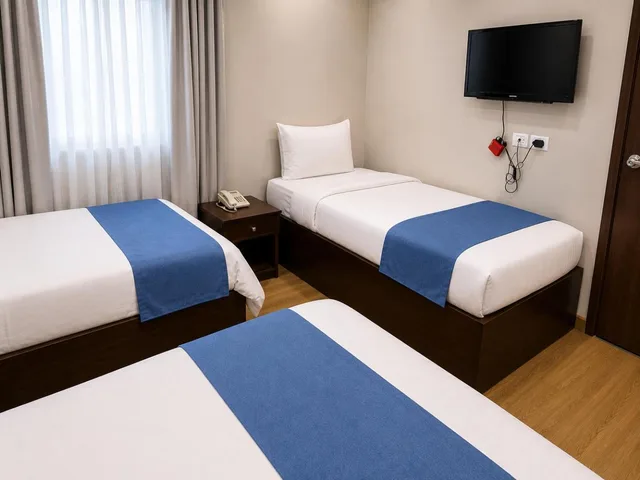 غرفة ديلوكس ثلاثية بثلاثة أسرّة، Miramar Downtown Hotel 1/2
