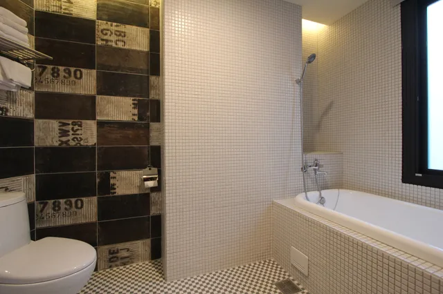 غرفة قياسية رباعية بسريرين مزدوجين، Mz1090 B&B 3/3