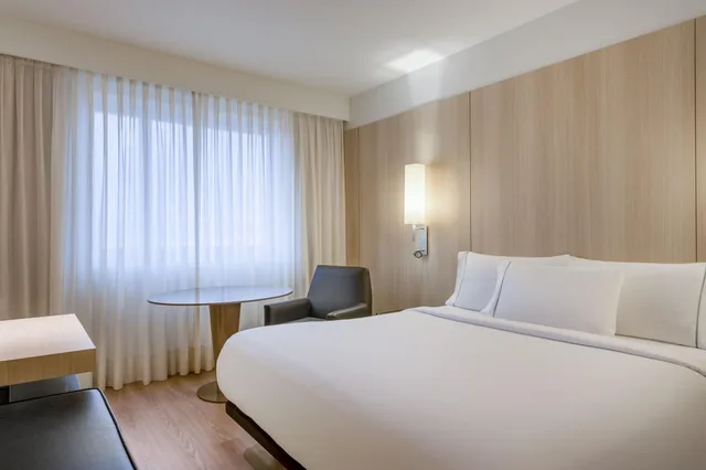 غرفة بسرير كوين، Ac Hotel Cordoba By Marriott 1/4