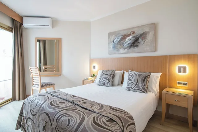 شقة بريميوم بسريرين منفصلين بإطلالة على البحر بشرفة بغرفتي نوم مع أريكة، Macdonald Leila Playa Club 1/3
