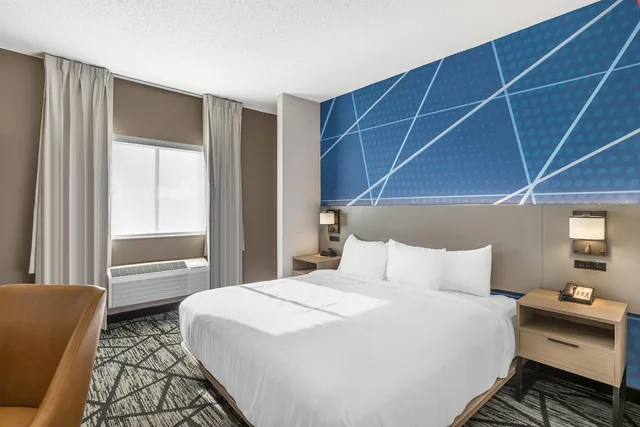 غرفة بسرير كينج لذوي الإعاقة، Comfort Inn Davenport East - Bettendorf 2/4