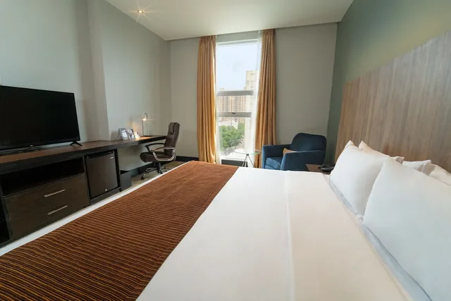غرفة ديلوكس بسرير كينج، GHL Hotel Barranquilla 2/2