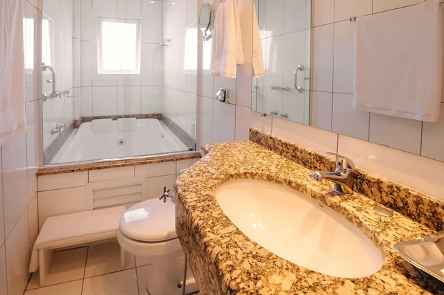 جناح بسرير كينج بحوض جاكوزي، Charrua Hotel 1/2