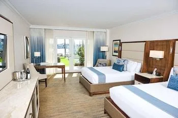 غرفة بسريرين كوين بإطلالة، Balboa Bay Resort 1/1