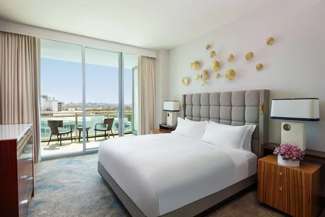 جناح بإطلالة على البحر بشرفة بغرفة نوم واحدة، Ritz Carlton Bal Harbour 1/2