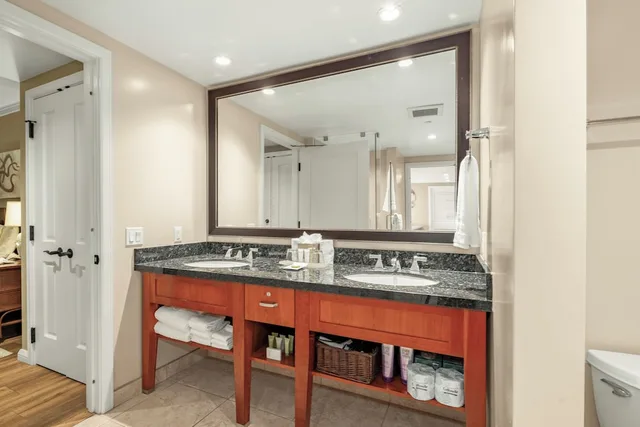 2 Bedrooms, Suite, 2 King Beds, Partial Ocean View, 2 Bathrooms, Sofa، OUTRIGGER Honua Kai Resort & Spa 10/10