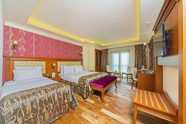 Family, Lausos Palace Hotel Istanbul 1/10