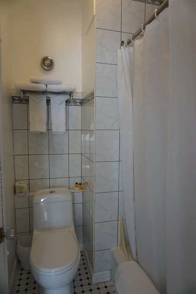 غرفة قياسية بسرير كوين، Hotel Marie-Rollet 5/6