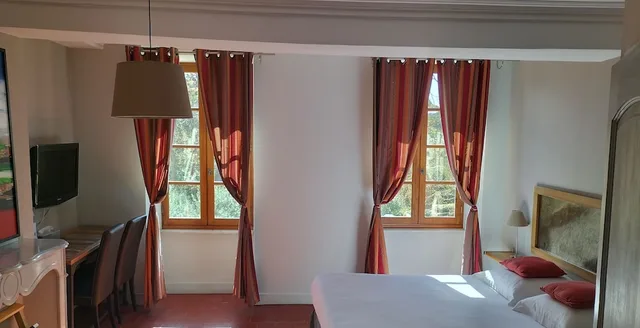 غرفة سوبيريور بسرير كوين، HOTEL CHATEAU DE PALAJA 2/5