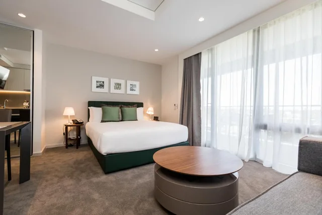 Studio, Suite, King Bed, Airport View، The Branksome Hotel & Residences 3/6