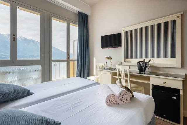 غرفة كومفورت بسرير مزدوج بإطلالة على البحيرة، HOTEL SPLENDID PALACE 2/2