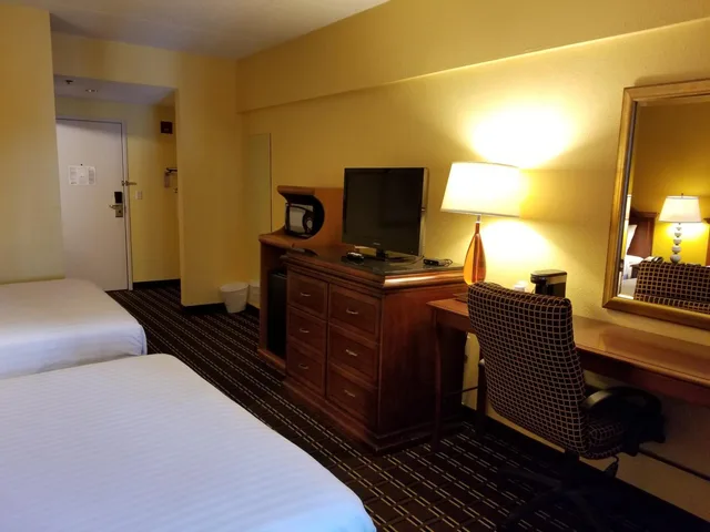 Deluxe, Double or Twin Bed, The Comstock Inn And Conference Center 5/8