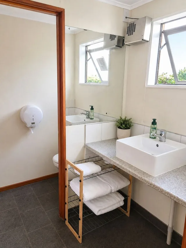 Executive, Studio, Twin Beds, Castles Motel 5/6