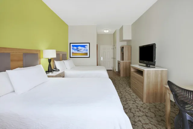 غرفة بسريرين كوين، Hilton Garden Inn Wichita Hotel 1/3