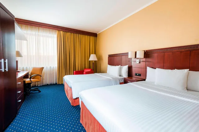 غرفة ديلوكس بسريرين مزدوجين، Courtyard By Marriott Prague City 2/4