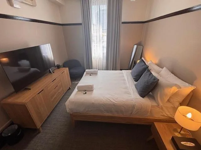 غرفة بسرير مزدوج أو سريرين منفصلين بحمام خاص، Strathfield Hotel 9/10