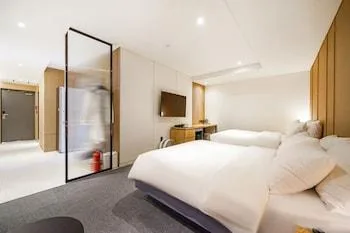 Suite, Triple, King Bed, Light View, Terrace, Bathtub، Haeundae Thevan Hotel 1/1