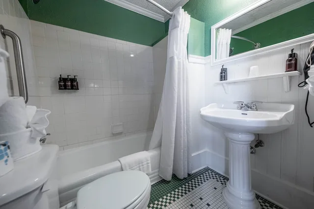 Victorian, 2 Double Beds، The Crescent Hotel And Spa 4/4