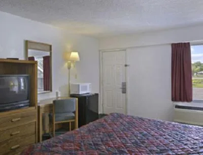 غرفة بسرير كوين للمدخنين، Travelodge by Wyndham Ozona 2/4