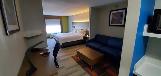 جناح بسرير كينج، Holiday Inn Express Hotel And Suites Kinston 2/5