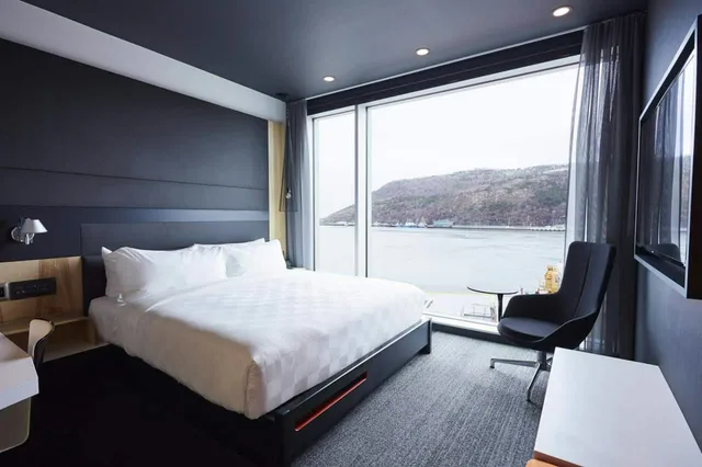 غرفة بسرير كينج بإطلالة على المرفأ، Alt Hotel St Johns 3/3